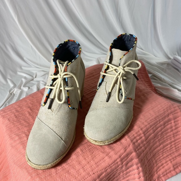 Size 8, Tom’s espadrille wedge, tan, boho - Picture 2 of 9